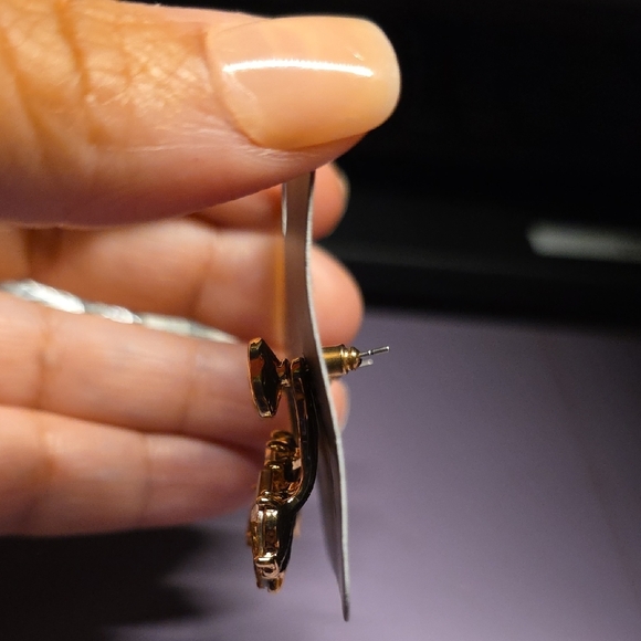 BUNDLE ANY 2, PAY ONE PRICE. Elegant Gold and Crystal Women's Earrings - Picture 2 of 4